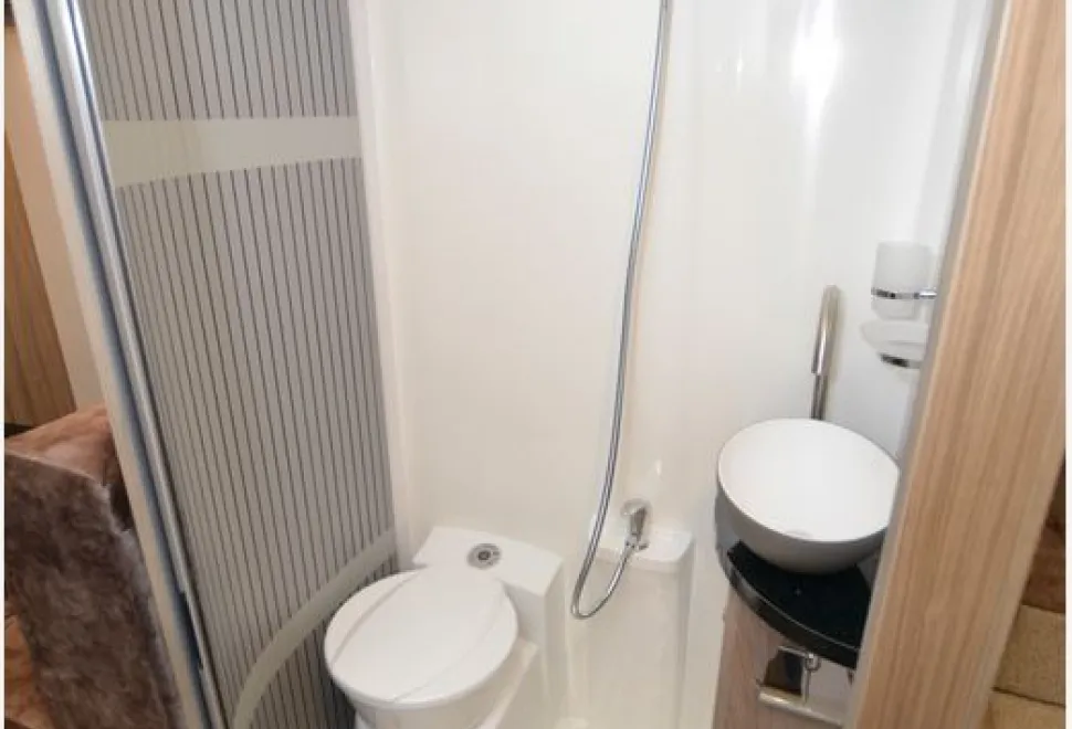 Moto-Trek-Xplora-ELD-washroom-95711