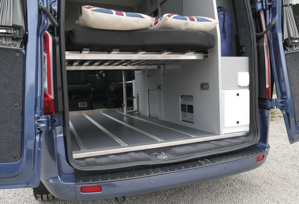 AutoCamper_MRV_Suspended_bed-83158