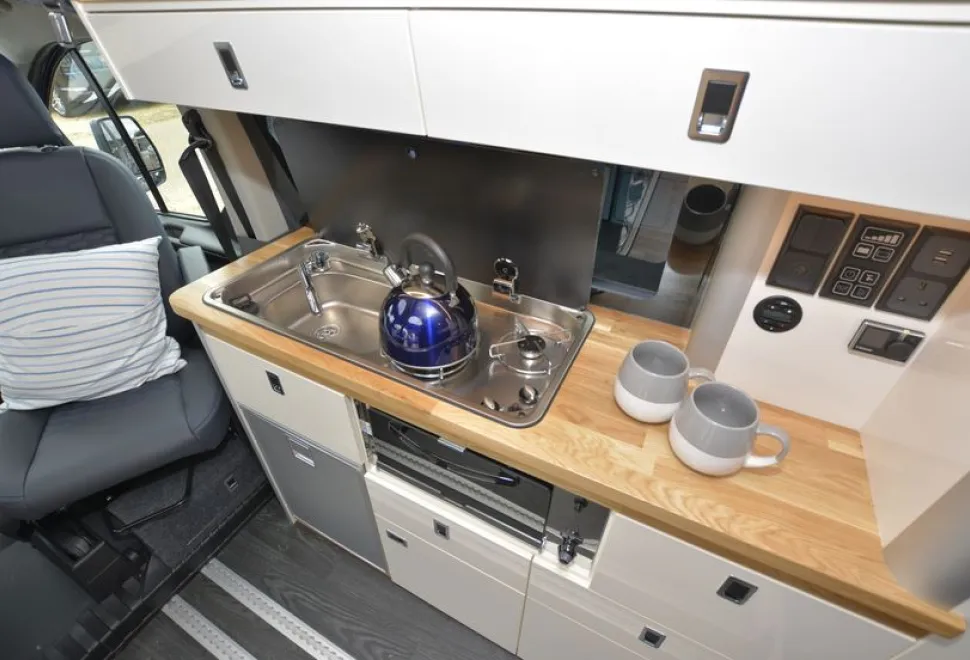 Landseer-Ford-Transit-Custom-kitchen-66594