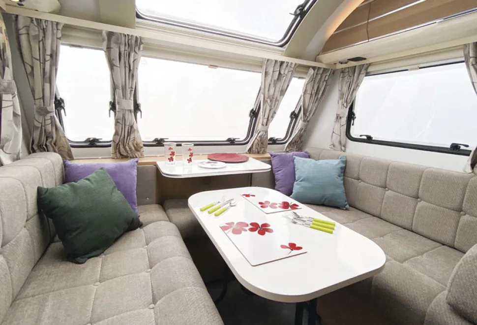 Adria-caravan-lounge-70803