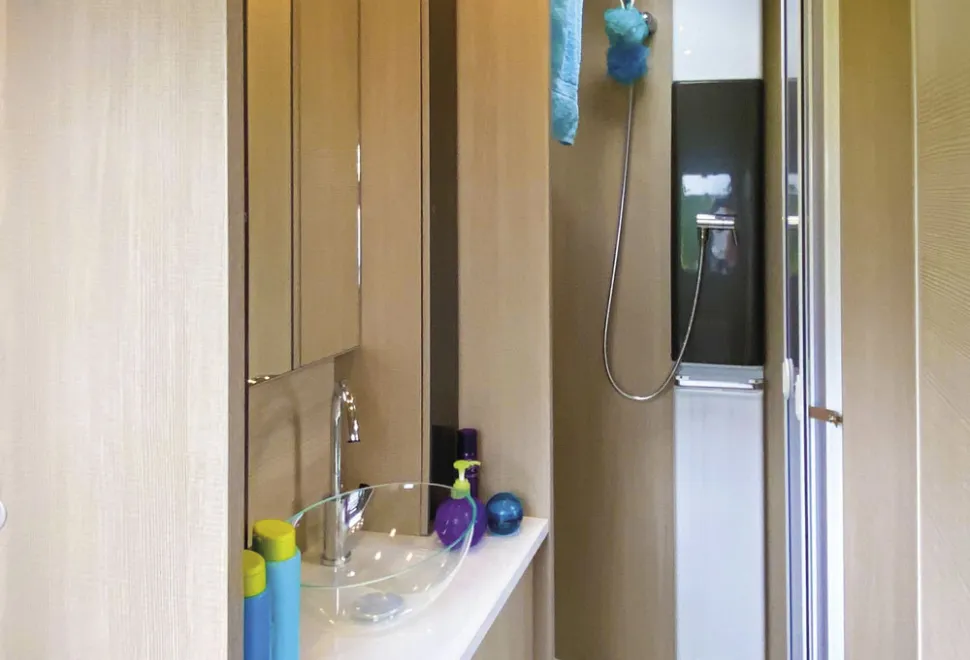 Adria-caravan-shower-99412