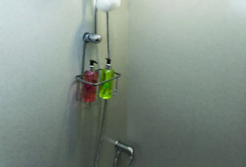 The-shower-walls-and-tray-are-stone-effect-w500-41828