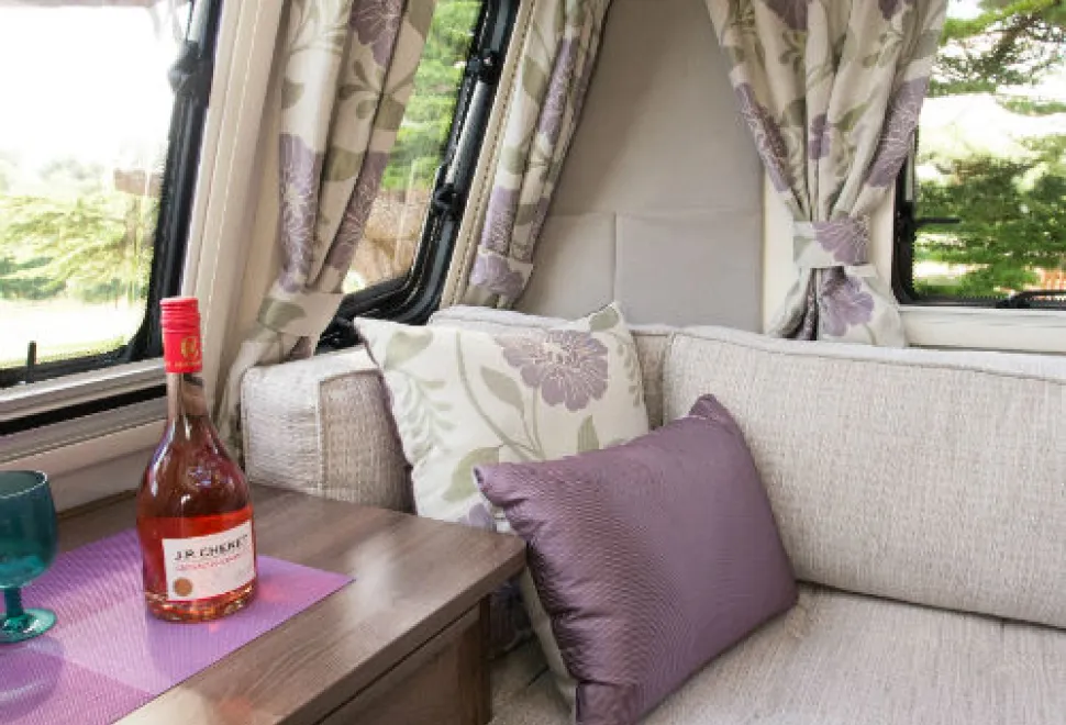 Soft-mauves-and-floral-patterns-create-a-cosy-look-w500-39867