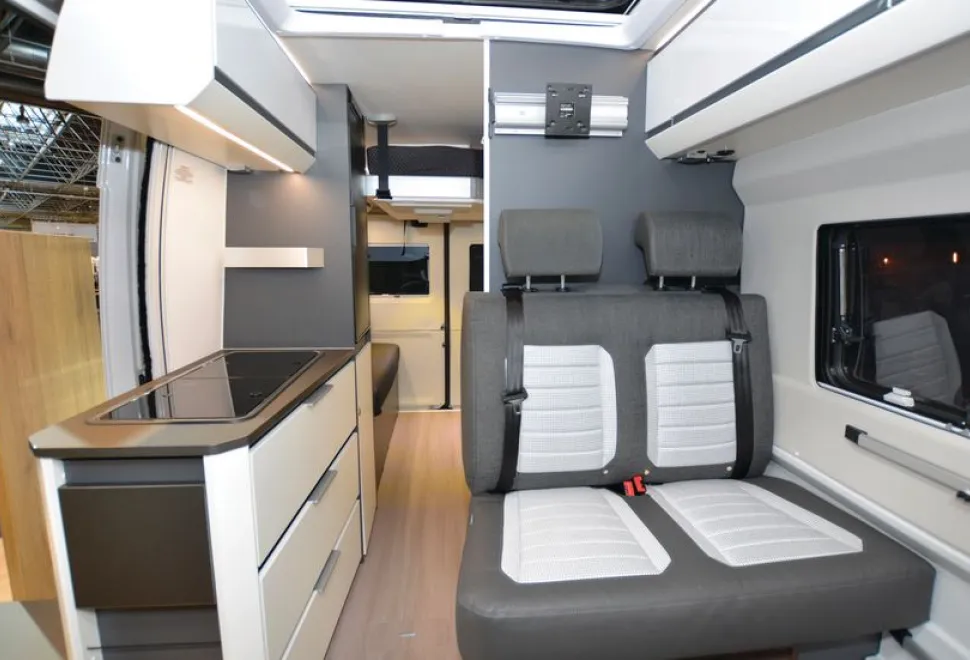 Adria-Twin-Supreme-600-SX-interior-13333