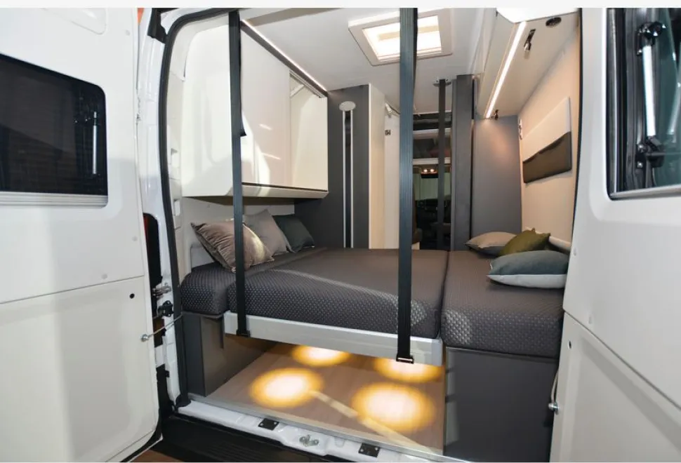 Adria-Twin-Supreme-600-SX-rear-view-11740