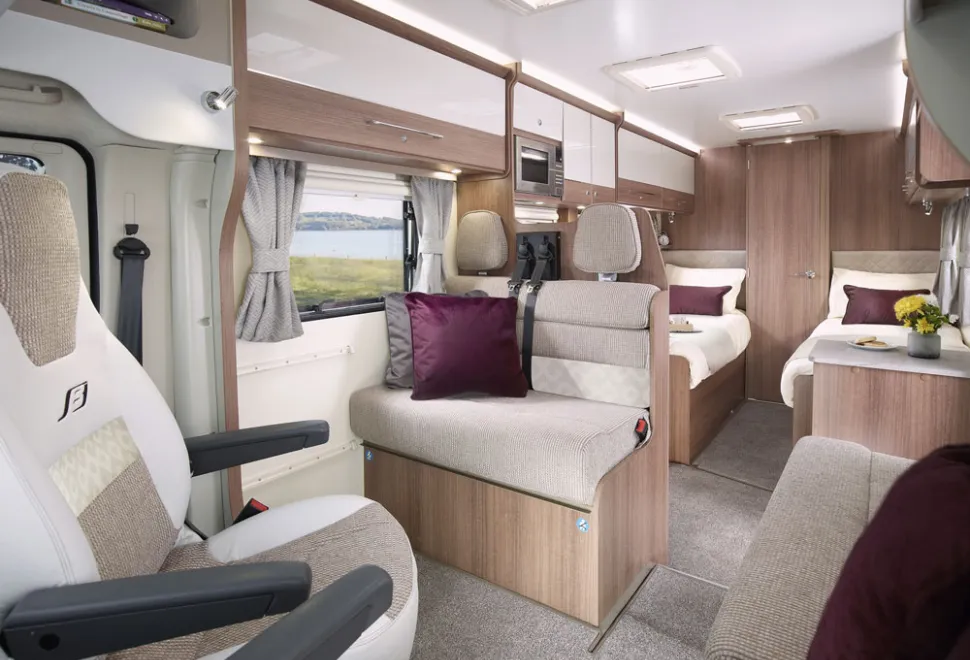 07_Alliance_Silver_Edition_79_4T-interior-89622