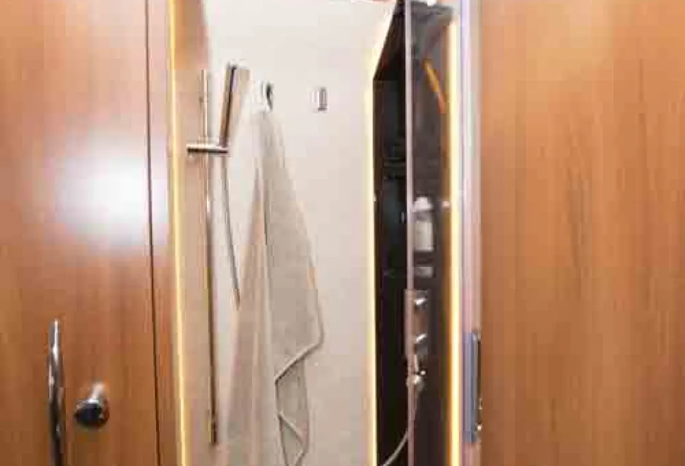 Cathago-shower-10705