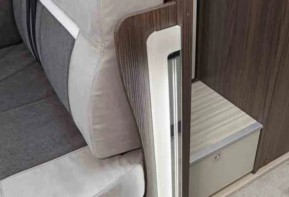 Benimar-Mileo-lighting-detail-50470