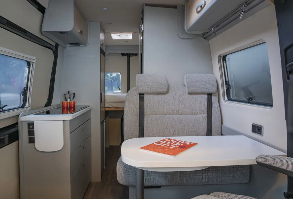 Hymer_Camper_Vans_Free_S_interior_view_c_Hymer_GmbH_und_CoKG_4-20365
