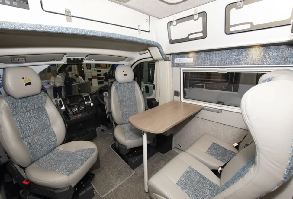 IH-600-interior-cab-31941