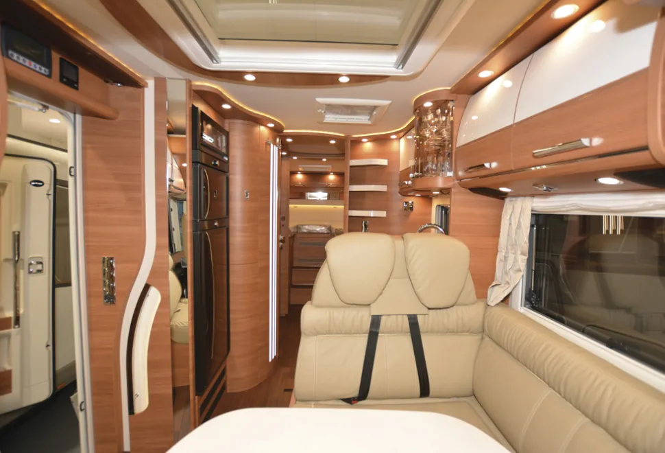 Carthago-C-line-I-4.9-LE-L-interior-51750