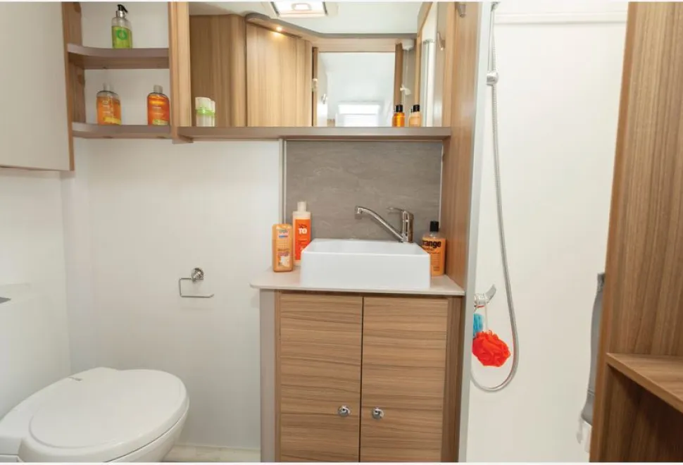 Bailey Phoenix GT75 762 caravan washroom (photo courtesy of John Chapman)