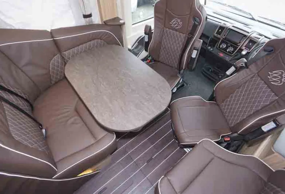 Knaus-cab-and-lounge-72915
