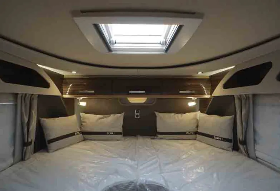 Knaus-double-bed-98603