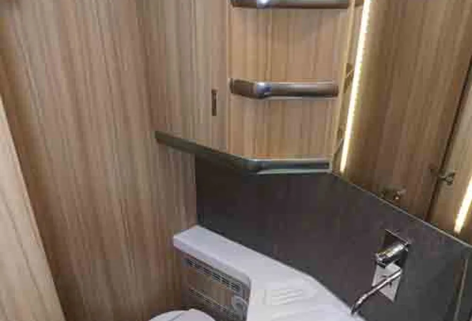 Knaus-washroom-89012