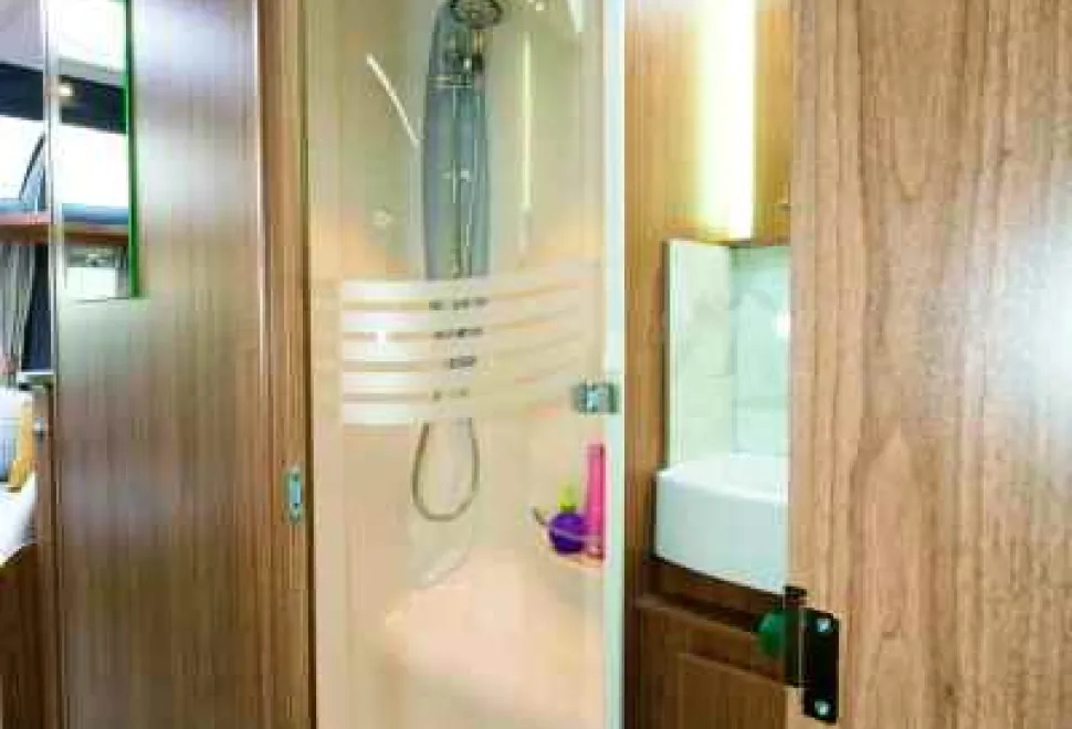 The-almost-circular-shower-is-of-ample-size2-21893