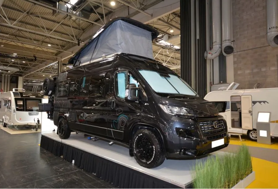 Xplore CV X8 high-top with rising roof campervan