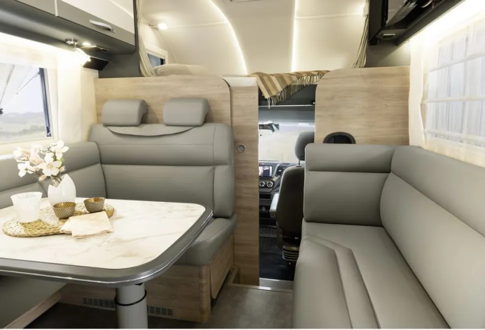 Dethleffs-Globetrotter-XXL-A9000-2EB-interior-(photo-courtesy-of-Dethleffs)-12340