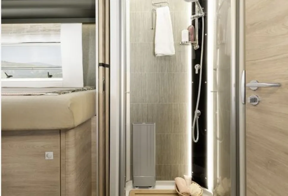 Dethleffs-Globetrotter-XXL-A9000-2EB-shower-(photo-courtesy-of-Dethleffs)-11821