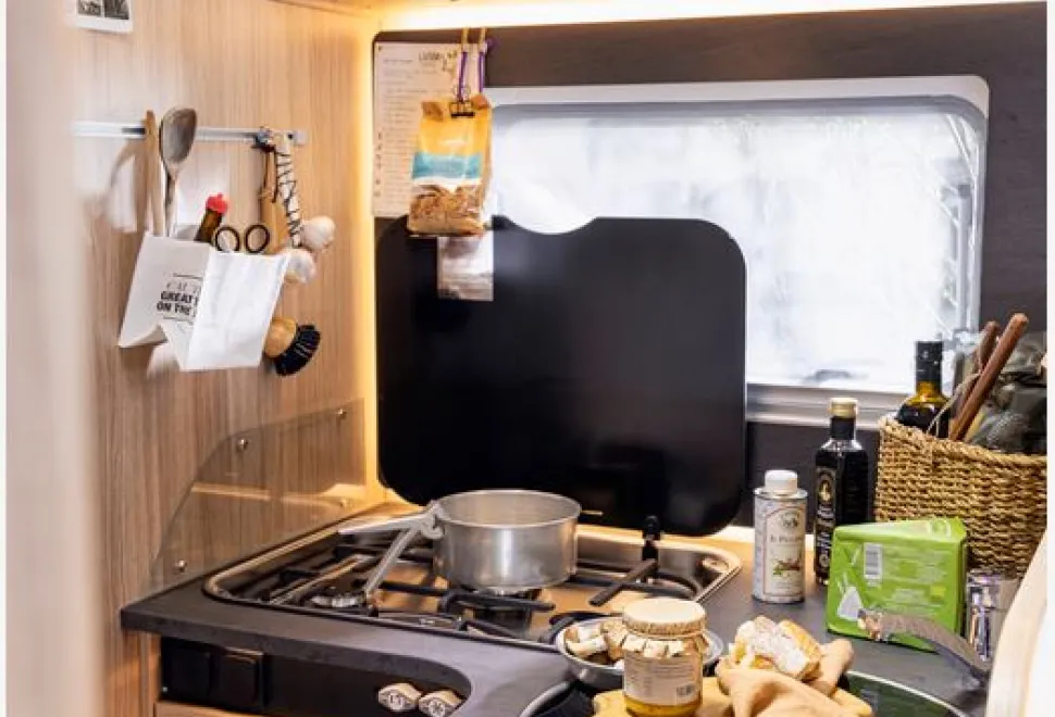 Sunlight-T-68-Adventure-Edition-kitchen-(photo-courtesy-of-Sunlight)-13662