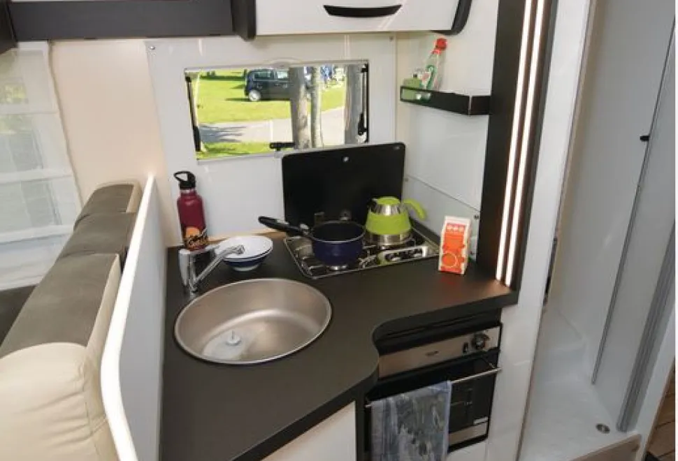 McLouis Fusion 379 low-profile motorhome kitchen