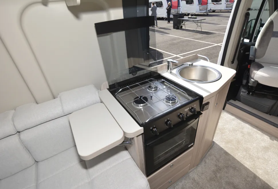 Elddis-Autoquest-CV20-kitchen-18955