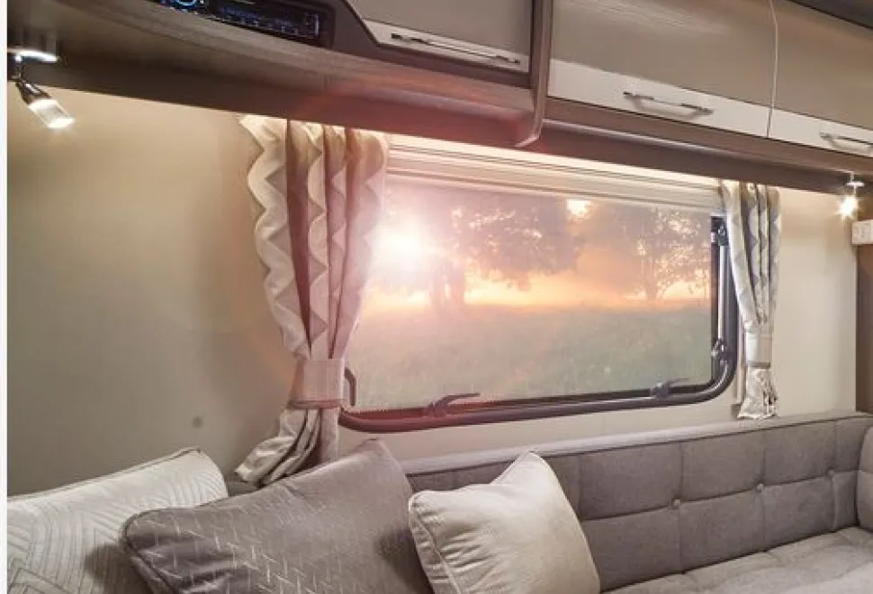 The-Coachman-Laser-Xcel-855-lounge-33740