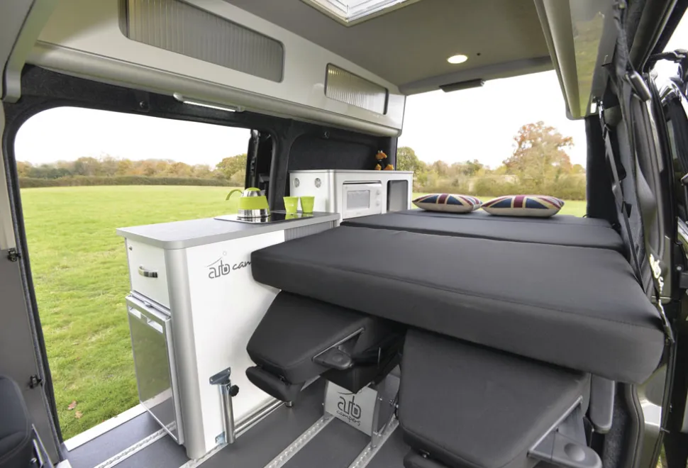 Auto_Camper_seats_bed-60364