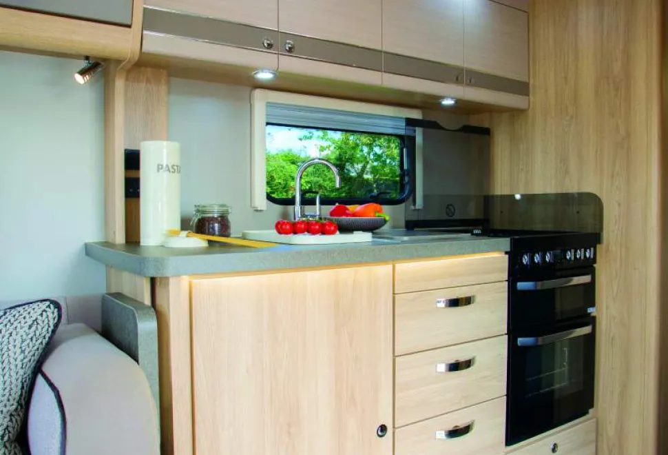 Kitchen-storage-capacity-is-brilliant-32271