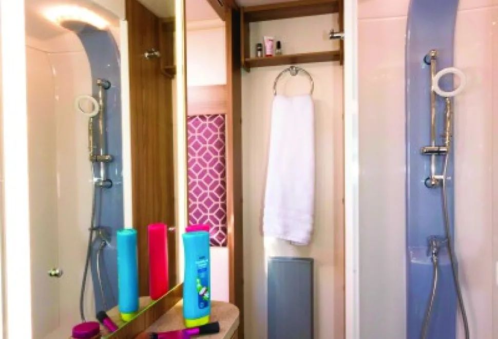 A-towel-loop-is-directly-above-the-panel-radiator-and-there-is-a-towel-hook-nearby-46409