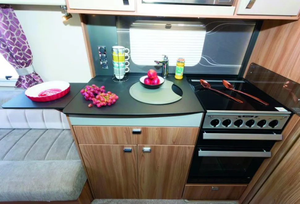 The-sink-is-a-good-size-at-37cm-in-diameter-and-10cm-deep,-and-has-a-neat-fitting-cover-44706