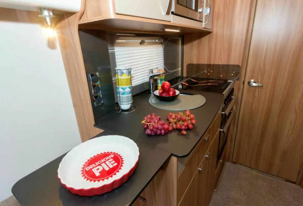 Plenty-of-food-preparation-space-2-44893