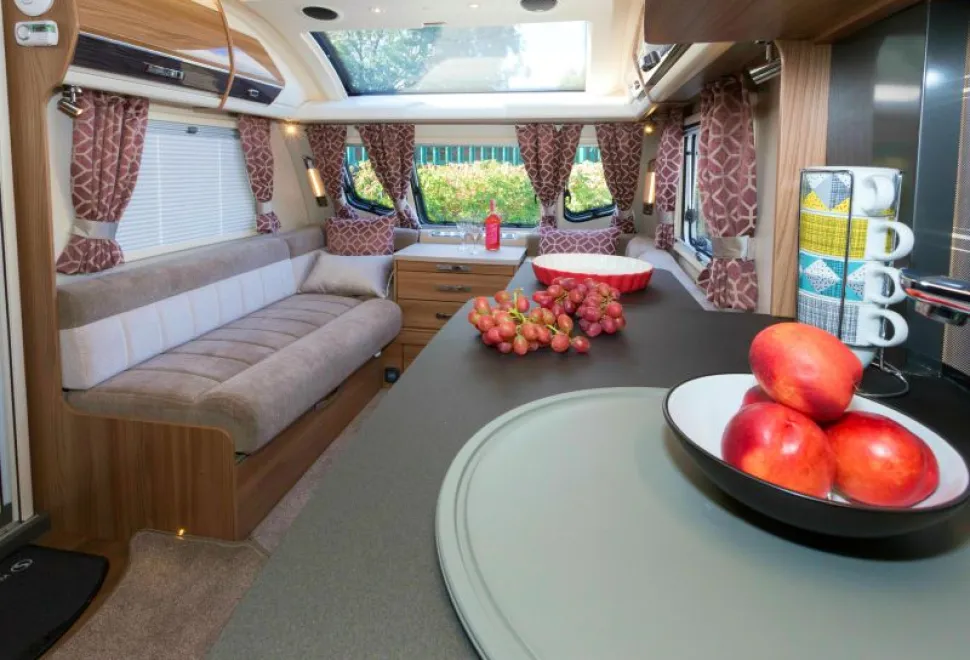 Plenty-of-food-preparation-space-44362