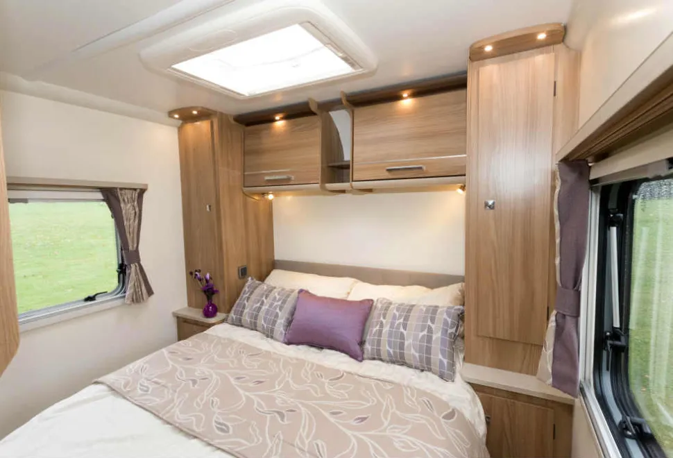 A-gorgeously-cosy-bedroom-at-the-rear-13723