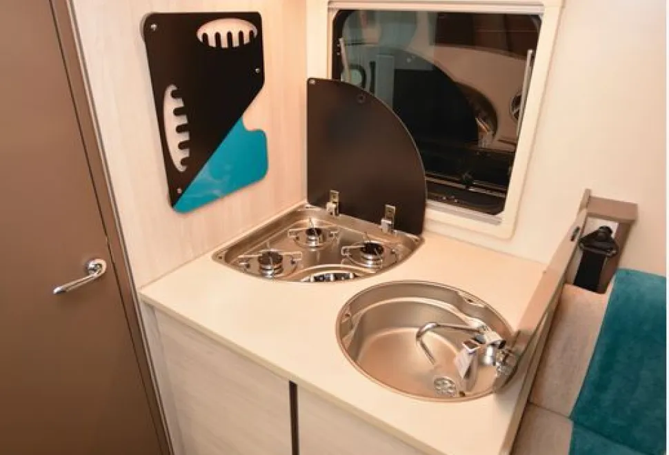 Rimor Kilig 67 Plus low-profile motorhome kitchen