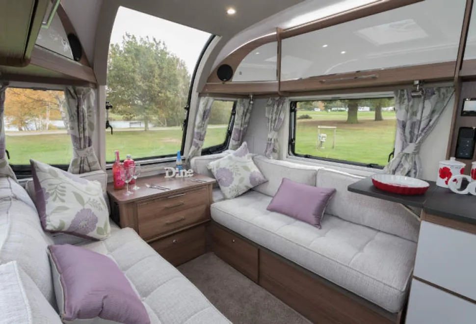 The-high-arching-central-front-window-makes-the-big-lounge-look-even-bigger-w800-52889