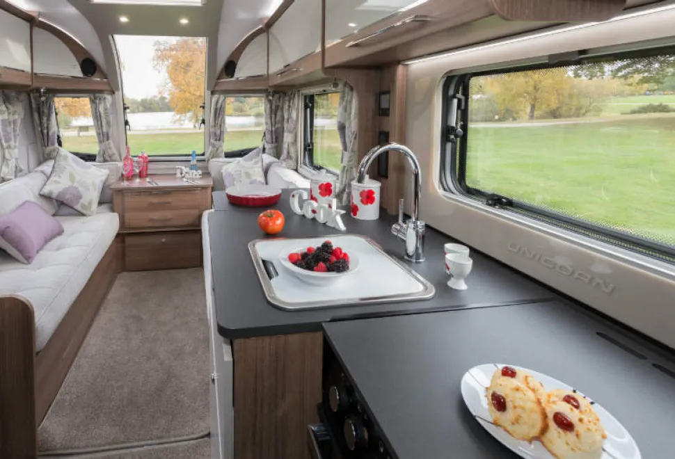 Lojng-kitchen,-long-lounge---the-Segovia&rsquo;s-spaciousness-is-a-delight-w800-54435