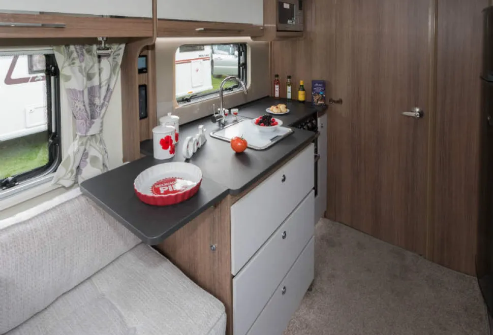 The-kitchen-tstretches-1.71m-when-you-put-the-23cm-x-48cm-extension-up-into-position-w800-53029
