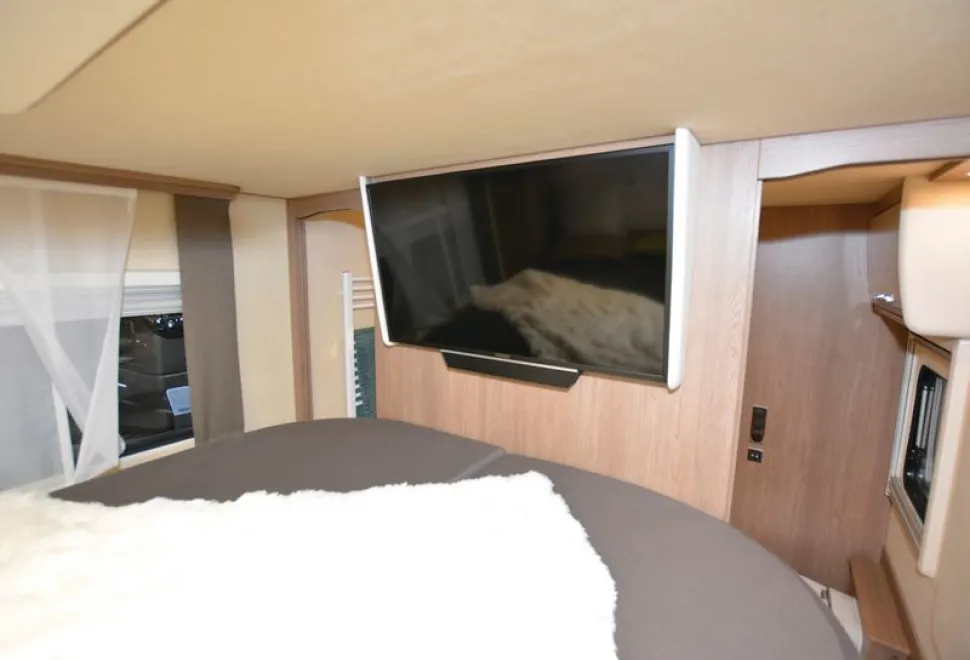 Morelo-Palace-88G-A-class-motorhome-bedroom-29604