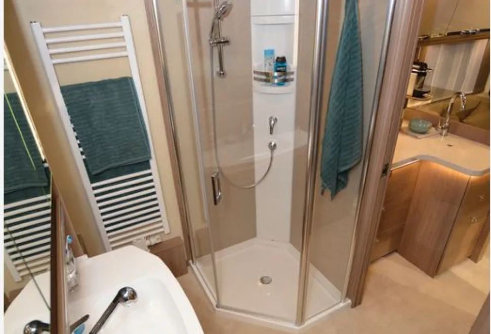 Morelo-Palace-88G-A-class-motorhome-washroom-30182
