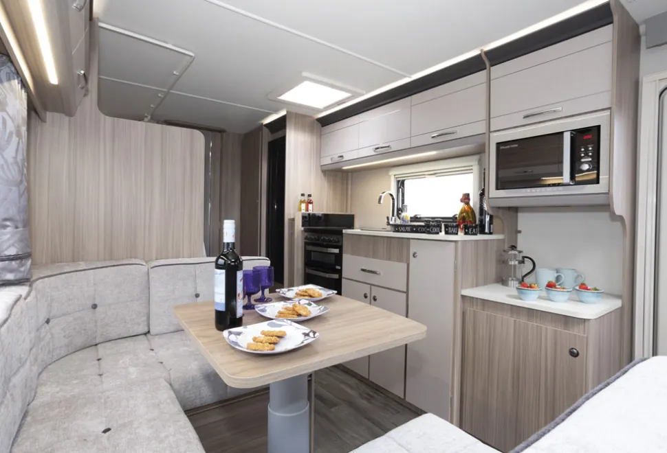 Coachman-dining-and-kitchen-03571