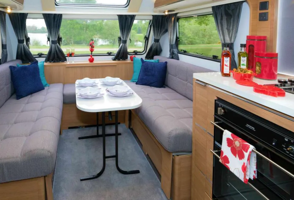 The-width-of-the-lounge-seems-to-make-the-table-look-small!-95059