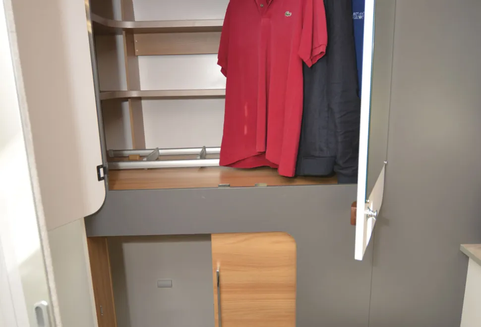 Bailey-Adamo-wardrobe-01326