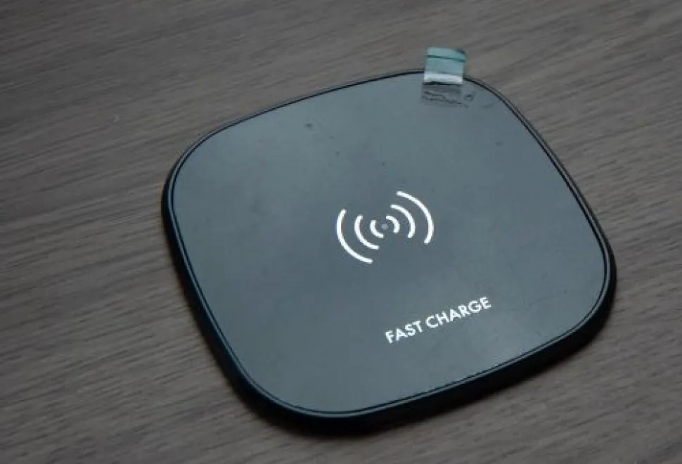 A-charging-pad-on-the-lounge-windowsill--22283