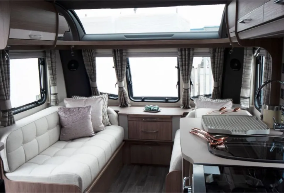 Plenty-of-light-comes-into-the-lounge-from-the-wide-sunroof-06974
