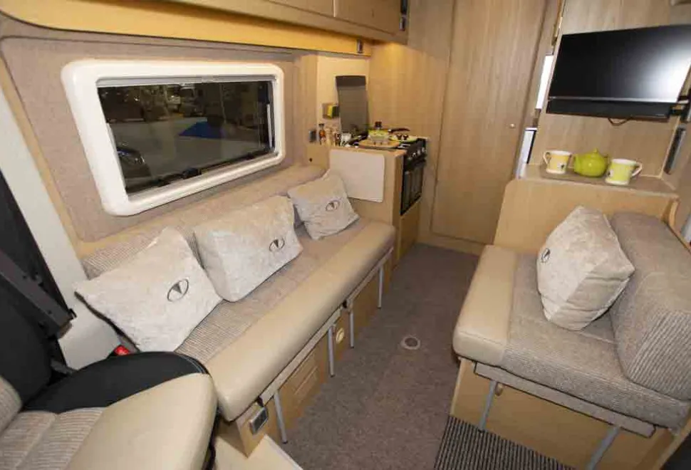 Vantage-Gem-lounge-65564