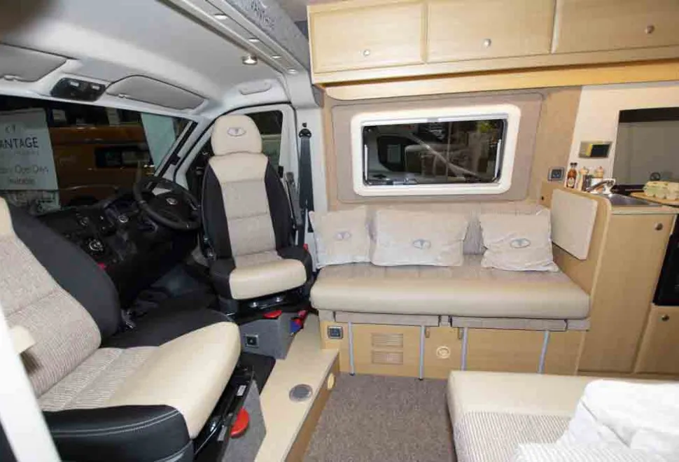 Vantage-Gem-cab-seats-33545