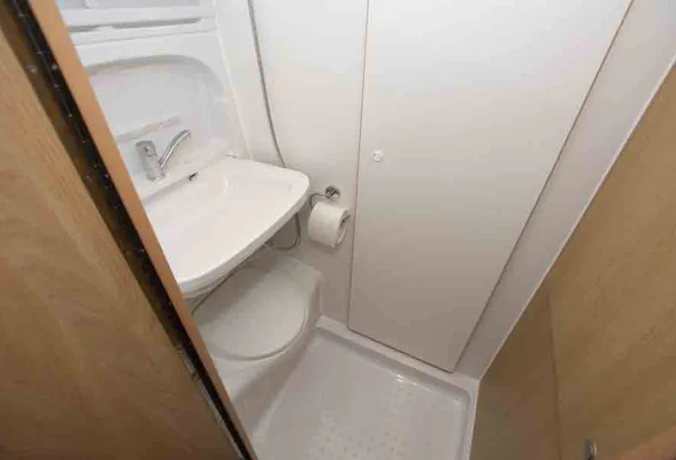Vantage-Gem-washroom-63445