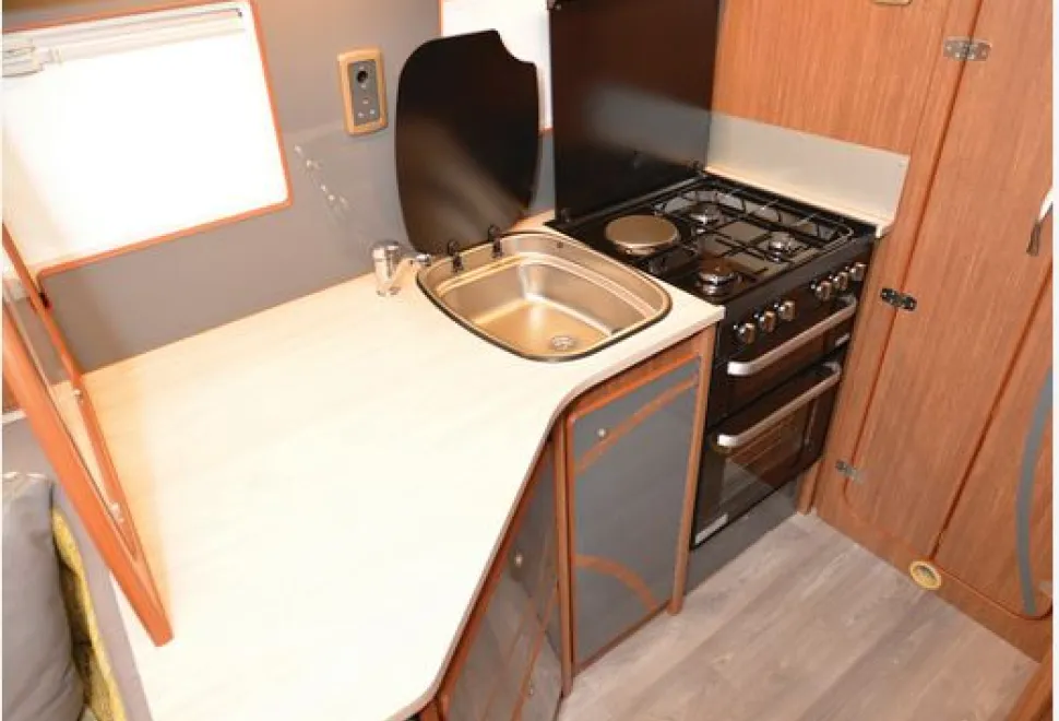 IH 710 IFL high-top campervan kitchen