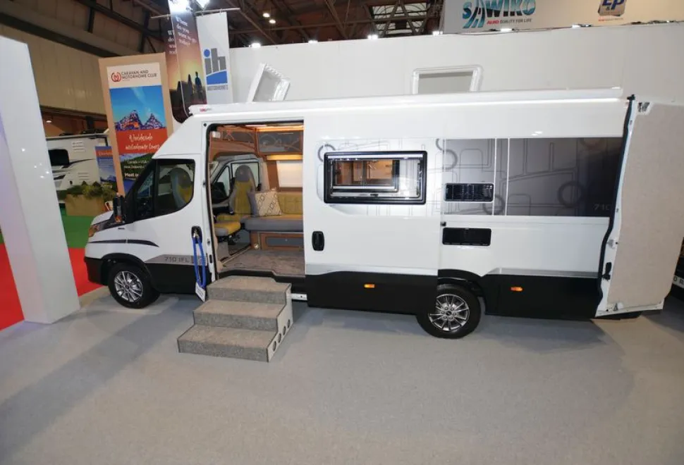IH 710 IFL high-top campervan